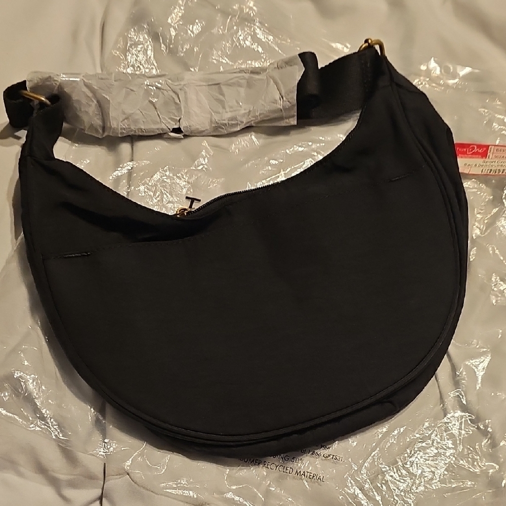 Thiety One Black Spprts Crossbody